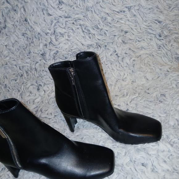 kccoli2 Calvin Klein womens square toe faux leather ankle boots 5 - Picture 3 of 4
